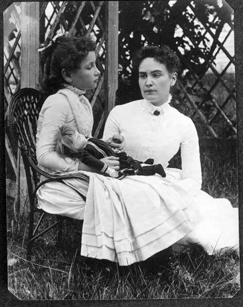 Keller (left) with Anne Sullivan vacationing on Cape Cod in July 1888