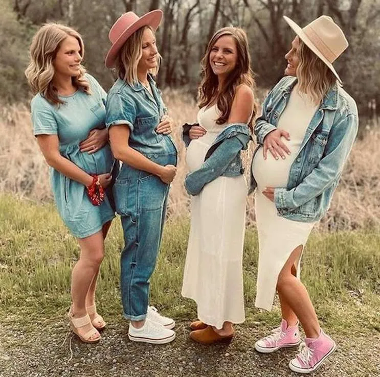 Four Sisters Are Pregnant At The Same Time |