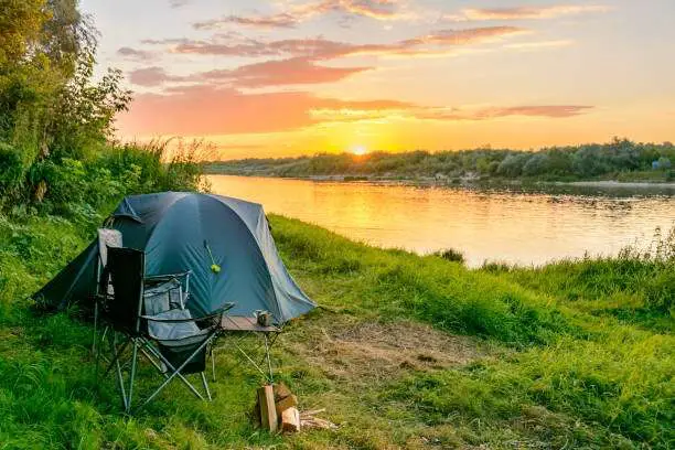 Benefits and drawbacks of camping in tent sites & motorhome campsite | Istock
