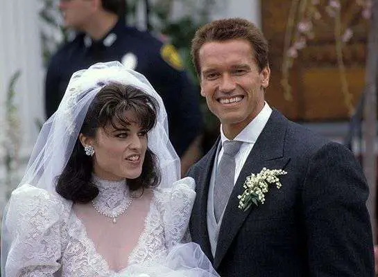 Arnold Schwarzenegger and  Maria Shriver wedding photo