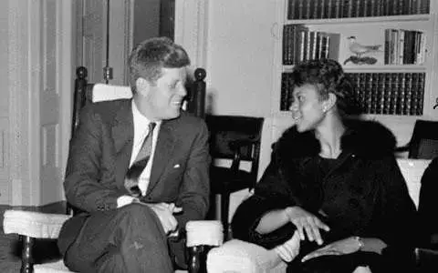 Wilma Rudolph met John F. Kennedy in the Oval Office