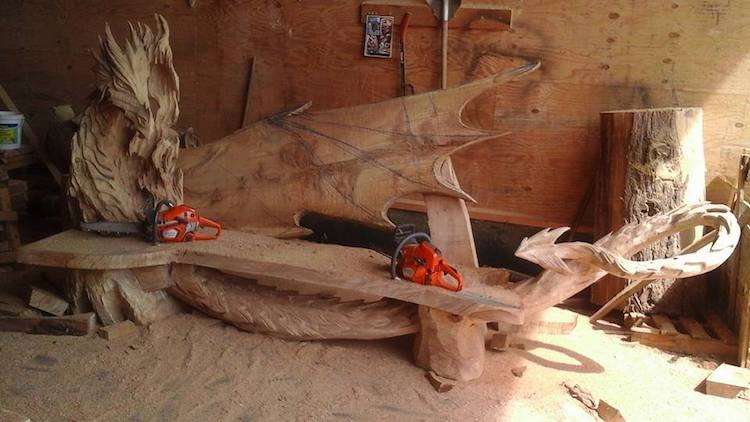 Igor Loskutow, an Estonian chainsaw masters Dragon bench 7