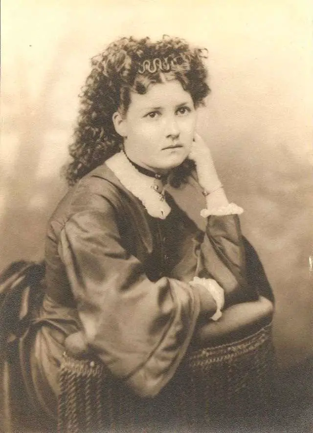 victorian era Goth Hairstyles For Curly Hair 1