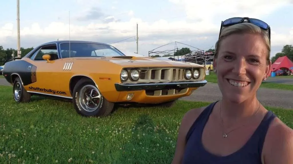 Growing Up with Her ‘1971 Plymouth Cuda: Cherished Inheritance from Her Mother