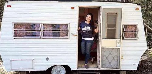 14-Year-Old Invests $200 in an Old Caravan: But Wait Till You See What She Made Of It